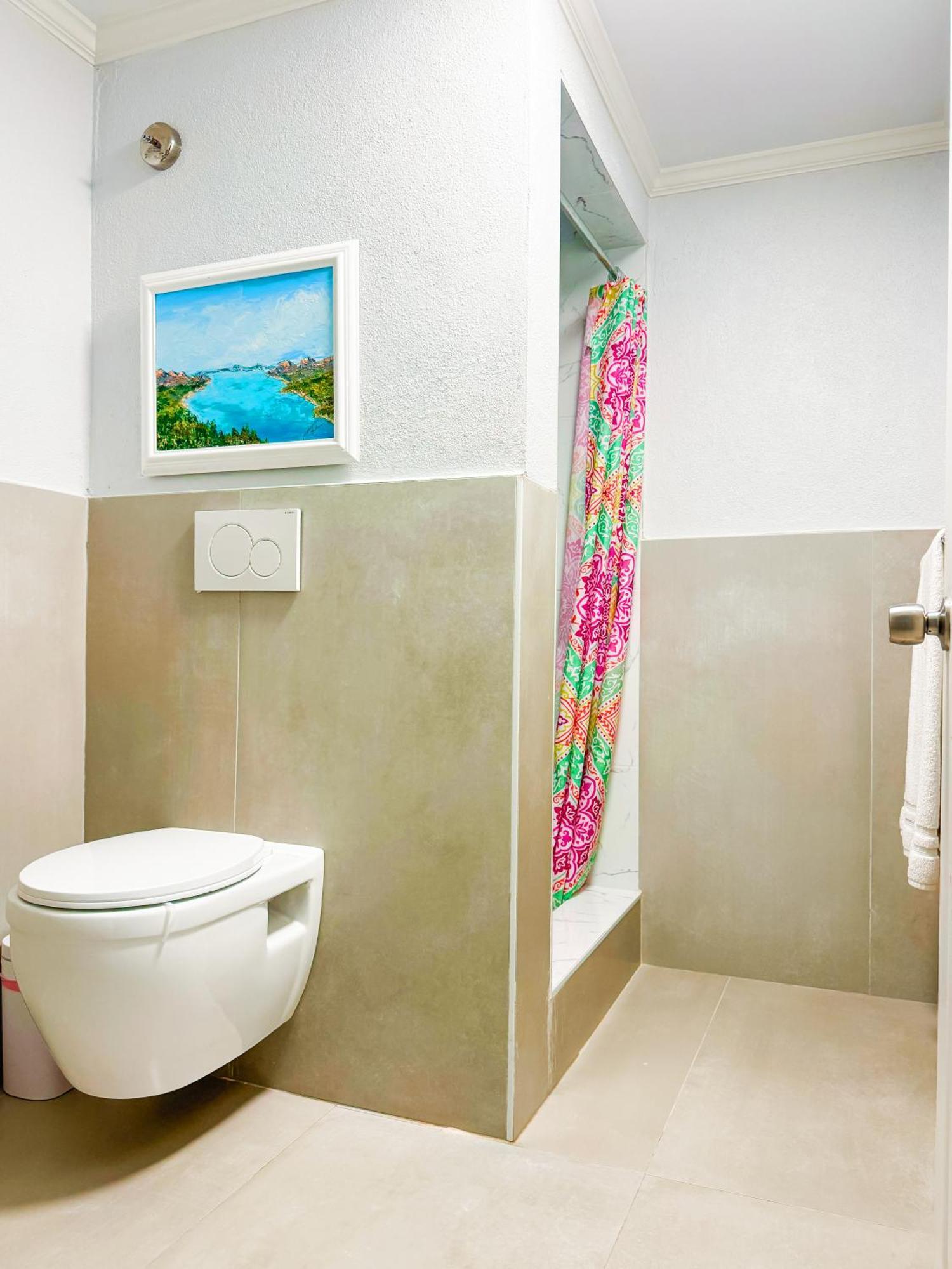 Studio, 100 Feet From The Beach 나사우 외부 사진