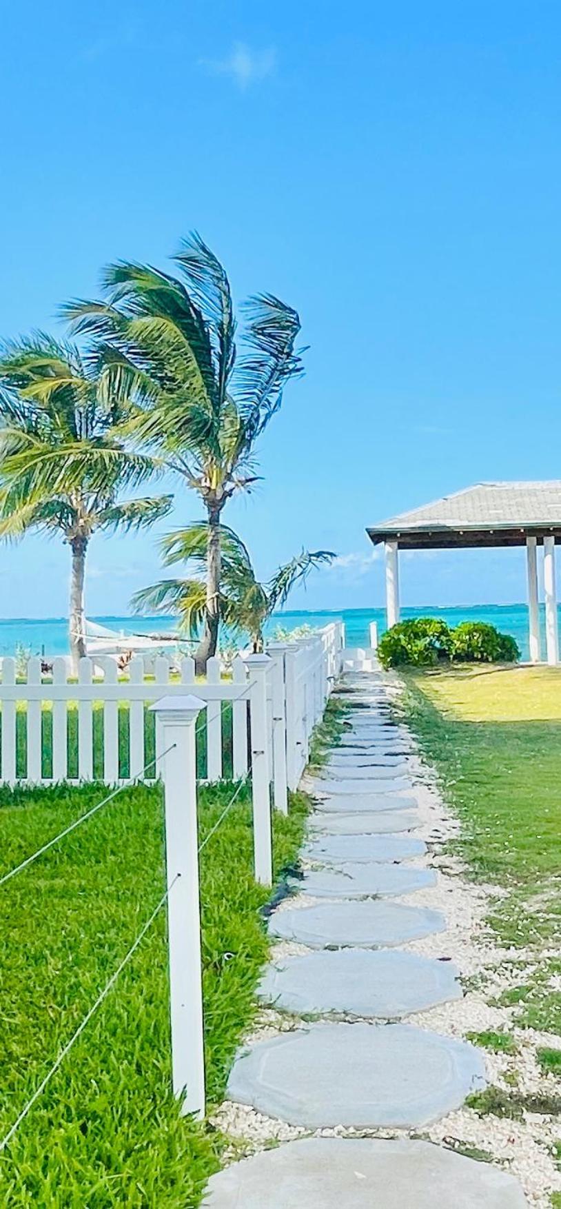 Studio, 100 Feet From The Beach 나사우 외부 사진