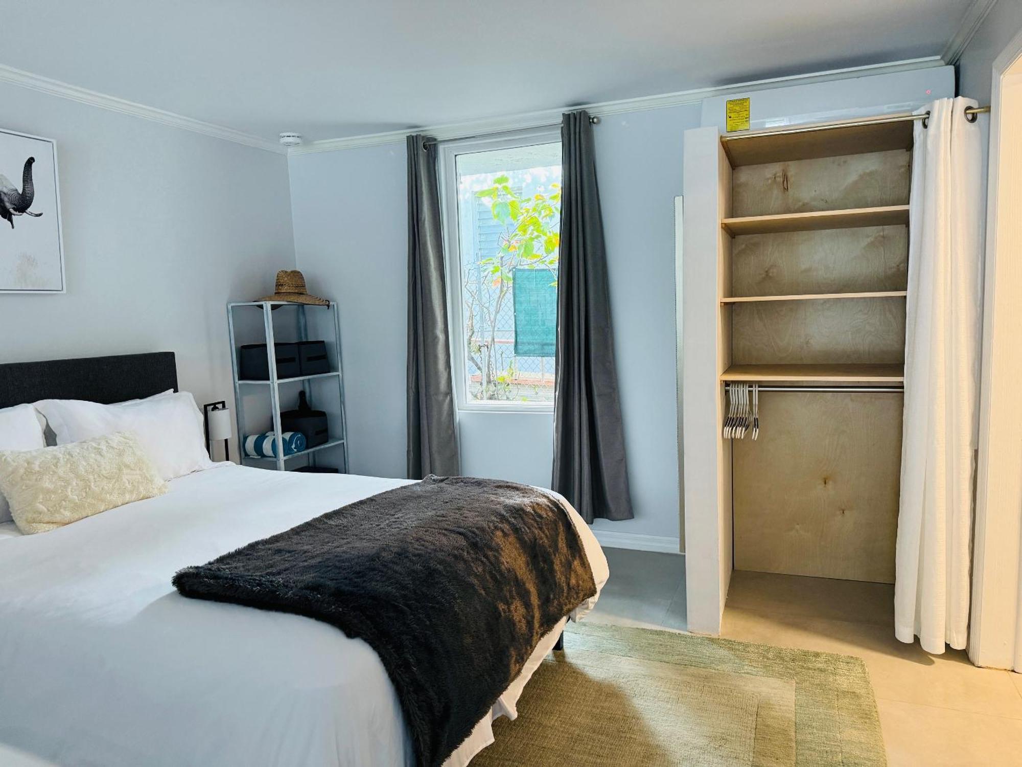 Studio, 100 Feet From The Beach 나사우 외부 사진